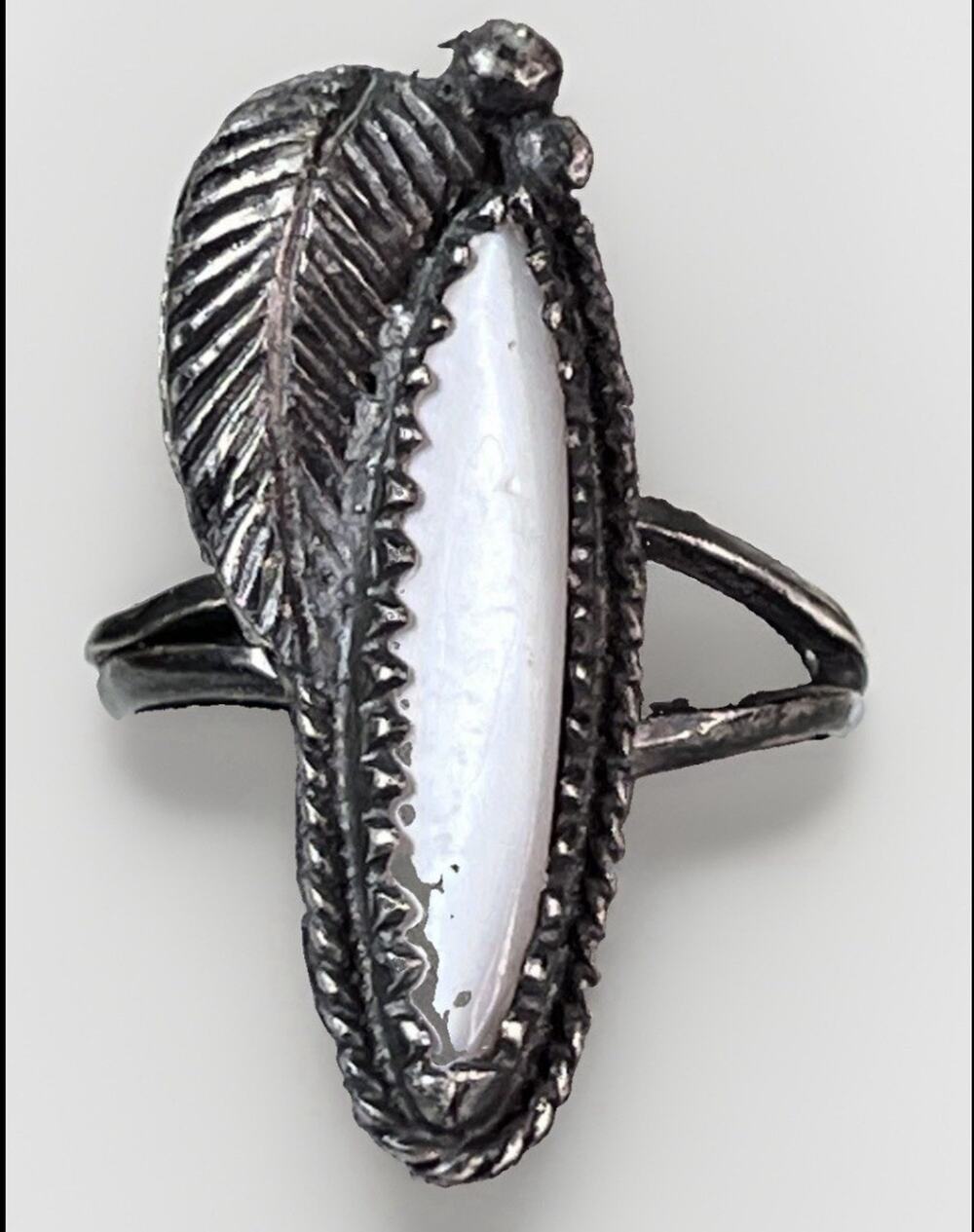 Vintage Native American Sterling Silver 925 MOP Leaf Ring Sz 5.5 *READ*